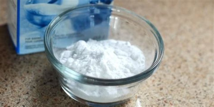 How does baking soda melt ice?